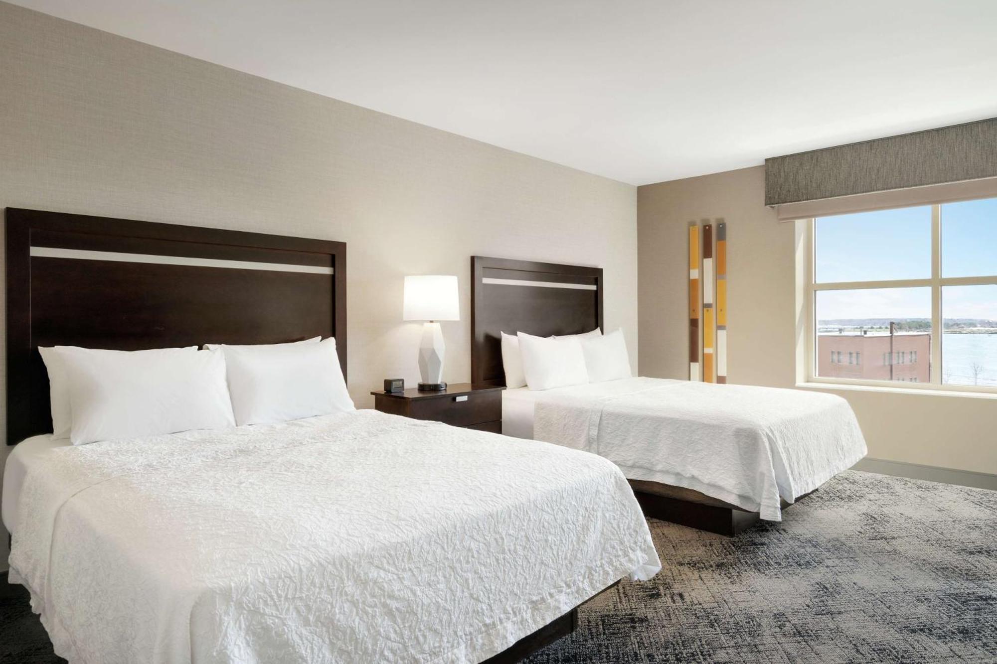 Hampton Inn Portland Downtown Waterfront Buitenkant foto