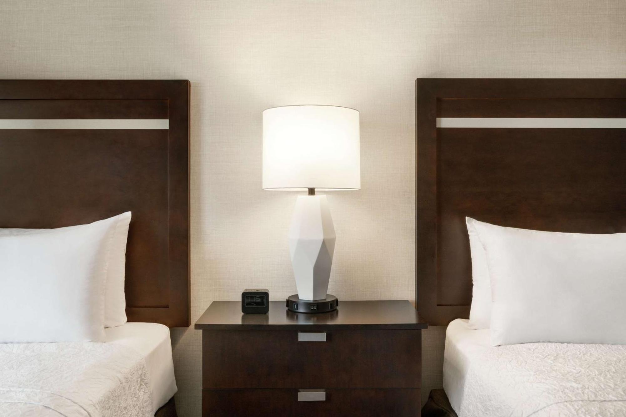 Hampton Inn Portland Downtown Waterfront Buitenkant foto